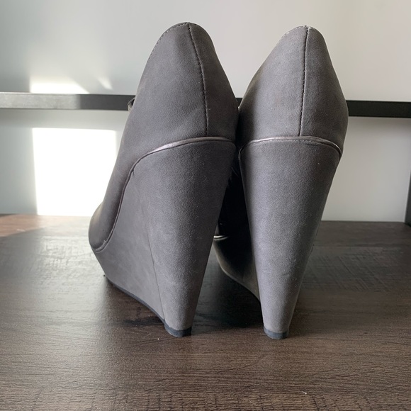 Shoe Dazzle Grey Ankle Booties with Wedge Heel - Picture 4 of 7